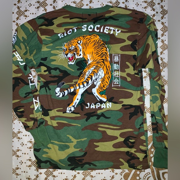 NWT Riot Society tee - Picture 3 of 3